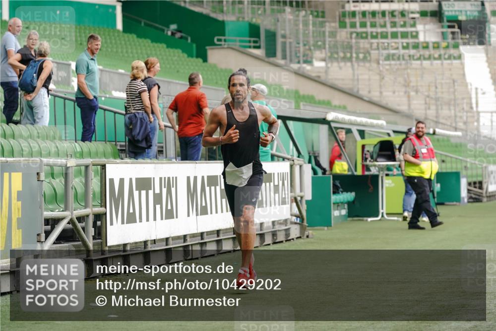 13.09.2026 - 21. swb-Marathon Bremen Michael Burmester http://msf.ph/oto/10429202 13.09.2026 12:01:25 Laufen im Stadion 1956 meine-sportfotos.de