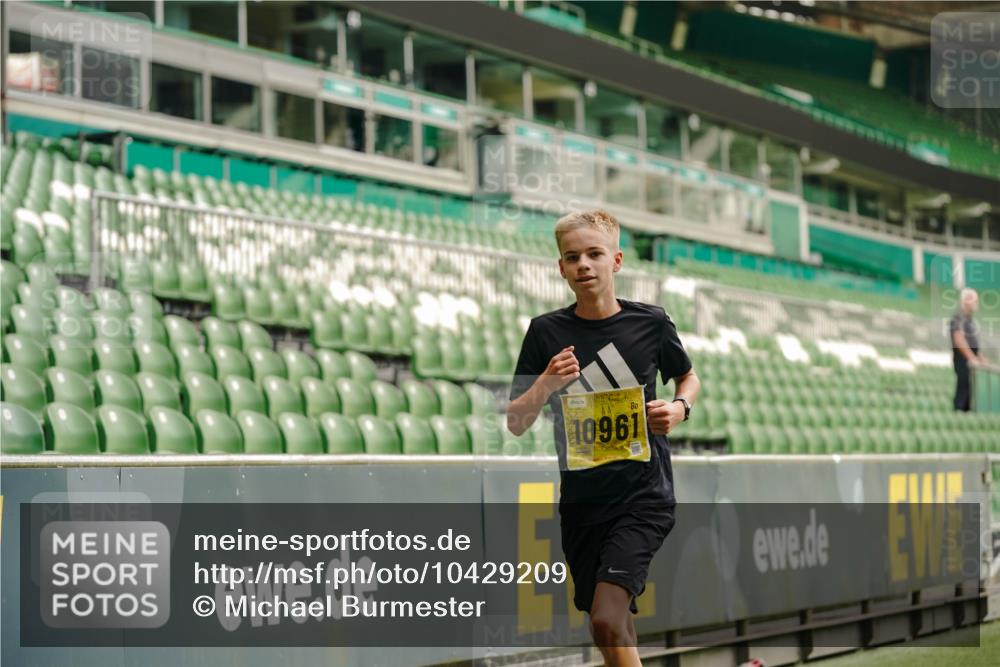 13.09.2026 - 21. swb-Marathon Bremen Michael Burmester http://msf.ph/oto/10429209 13.09.2026 10:20:28 Laufen im Stadion 10261, 10262, 10366, 10475, 10818, 10961, 10994, 11067, 11068, 11176, 11197, 11418, 11481, 11512, 11652, 11964, 12289, 12324, 12358, 12413, 12513, 12540, 13505, 13514, 13530, 13540, 13541, 13558, 13560, 13575, 13583, 13588, 13590, 13601, 13605, 13610, 13619, 13633, 13637, 10597, 12272, 12458, 13501, 13504, 13510, 13515, 13517, 13522, 13542, 13547, 13561, 13567, 13579, 13623, 13635 meine-sportfotos.de
