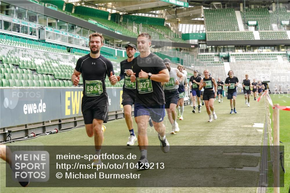 13.09.2026 - 21. swb-Marathon Bremen Michael Burmester http://msf.ph/oto/10429213 13.09.2026 13:03:13 Laufen im Stadion 150, 209, 210, 488, 596, 722, 725, 762, 881, 936, 940, 946, 1014, 1163, 1250, 1343, 1458, 1460, 1479, 1611, 1649, 1771, 2047, 2223, 2276, 2292, 2345, 2364, 2378, 2421, 2434, 2513, 2625, 2638, 2666, 2668, 2779, 2851, 2900, 2934, 2977, 2987, 3013, 3044, 3114, 3135, 3163, 3164, 3187, 3248, 3258, 3294, 3334, 3360, 3392, 3402, 3454, 3460, 3496, 3510, 3527, 3576, 3579, 3585, 3597, 3603, 3618, 3721, 3846, 3852, 3859, 3893, 3938, 3970, 3983, 4000, 4077, 4133, 4506, 4558 meine-sportfotos.de