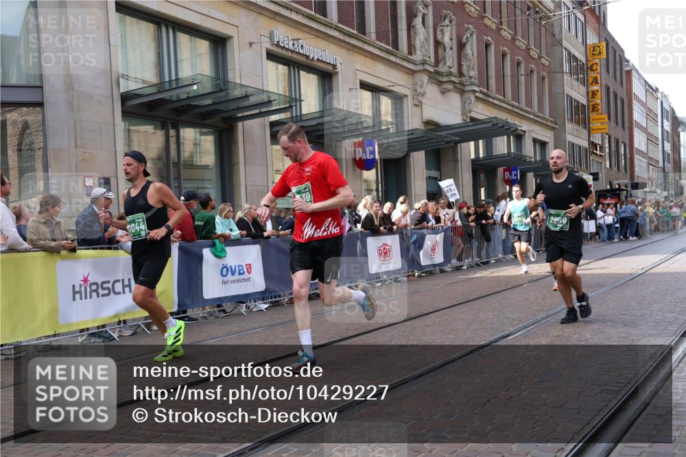 13.09.2026 - 21. swb-Marathon Bremen Strokosch-Dieckow http://msf.ph/oto/10429227 13.09.2026 13:08:55 Ziel 1034, 1241, 2287, 2291, 2909, 3197, 4384, 4895, 4898, 5383, 7262, 8120, 8759, 8830, 9789, 9866, 9904, 10044, 715, 1925, 3110, 3276, 3330, 4033, 5377, 5517, 5636, 5696, 6842, 6906, 7064, 7121, 8555, 9240, 9411, 9702, 9867, 9906, 9911 meine-sportfotos.de