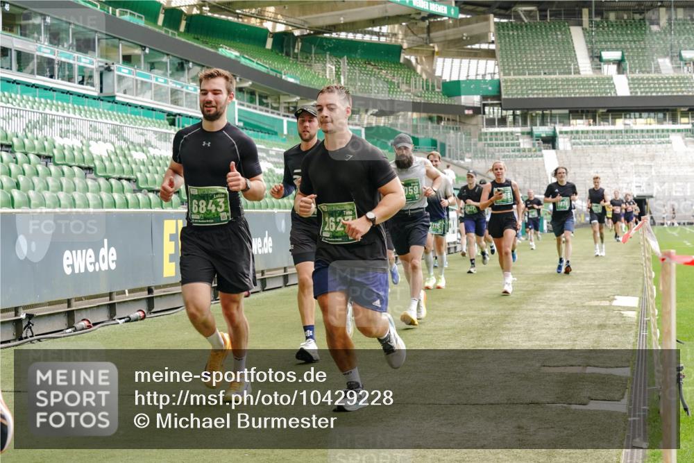13.09.2026 - 21. swb-Marathon Bremen Michael Burmester http://msf.ph/oto/10429228 13.09.2026 13:03:13 Laufen im Stadion 150, 209, 210, 488, 596, 722, 725, 762, 881, 936, 940, 946, 1014, 1163, 1250, 1343, 1458, 1460, 1479, 1611, 1649, 1771, 2047, 2223, 2276, 2292, 2345, 2364, 2378, 2421, 2434, 2513, 2625, 2638, 2666, 2668, 2779, 2851, 2900, 2934, 2977, 2987, 3013, 3044, 3114, 3135, 3163, 3164, 3187, 3248, 3258, 3294, 3334, 3360, 3392, 3402, 3454, 3460, 3496, 3510, 3527, 3576, 3579, 3585, 3597, 3603, 3618, 3721, 3846, 3852, 3859, 3893, 3938, 3970, 3983, 4000, 4077, 4133, 4506, 4558 meine-sportfotos.de