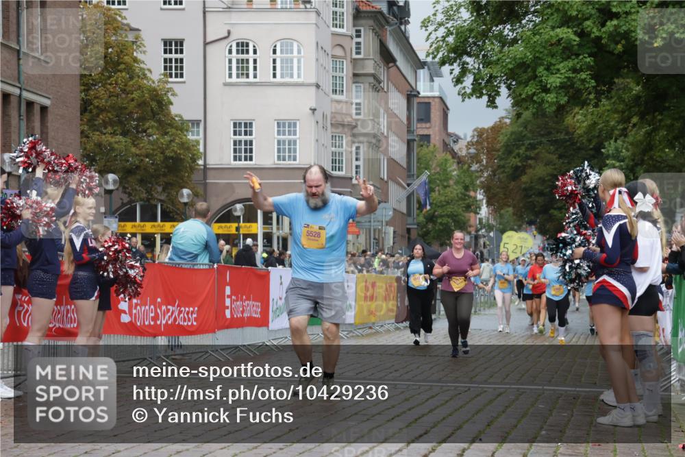 13.09.2026 - Kiel Lauf Yannick Fuchs http://msf.ph/oto/10429236 13.09.2026 11:10:02 Ziel 2337, 3227, 4063, 6908, 9168, 9665, 9967, 10154, 11013, 11428, 11429, 11884, 508, 1074, 2784, 2992, 5528, 5843, 5867, 7111, 7310, 7683, 7826, 10352, 10423, 11208, 11428, 11429, 585, 1937, 2630, 3086, 5371, 9102, 9254, 12008, 12016, 12178, 12698, 607, 2784, 7310, 8922, 8979, 10184, 10253, 10262, 10263, 10268, 11889 meine-sportfotos.de