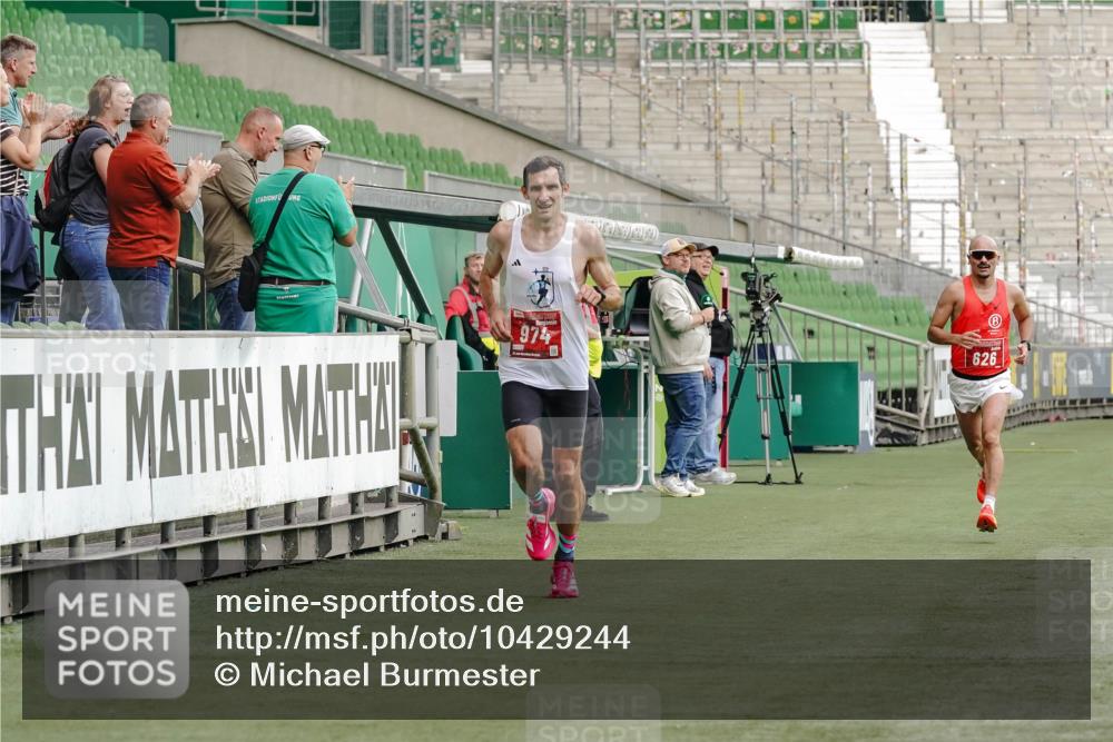 13.09.2026 - 21. swb-Marathon Bremen Michael Burmester http://msf.ph/oto/10429244 13.09.2026 12:03:15 Laufen im Stadion 626 meine-sportfotos.de