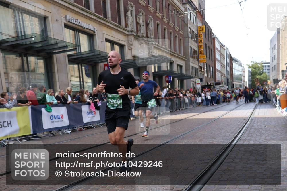 13.09.2026 - 21. swb-Marathon Bremen Strokosch-Dieckow http://msf.ph/oto/10429246 13.09.2026 13:08:56 Ziel 1034, 1241, 2287, 2291, 2909, 3197, 4384, 4895, 4898, 5111, 5383, 7262, 8120, 8759, 8830, 9789, 9866, 9904, 10044, 715, 1925, 3110, 3276, 3330, 4033, 4384, 5377, 5517, 5636, 5696, 6842, 6906, 7064, 7121, 8555, 9240, 9411, 9702, 9867, 9906, 9911 meine-sportfotos.de