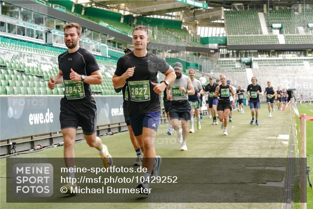 13.09.2026 - 21. swb-Marathon Bremen Michael Burmester http://msf.ph/oto/10429252 13.09.2026 13:03:13 Laufen im Stadion 150, 209, 210, 488, 596, 722, 725, 762, 881, 936, 940, 946, 1014, 1163, 1250, 1343, 1458, 1460, 1479, 1611, 1649, 1771, 2047, 2223, 2276, 2292, 2345, 2364, 2378, 2421, 2434, 2513, 2625, 2638, 2666, 2668, 2779, 2851, 2900, 2934, 2977, 2987, 3013, 3044, 3114, 3135, 3163, 3164, 3187, 3248, 3258, 3294, 3334, 3360, 3392, 3402, 3454, 3460, 3496, 3510, 3527, 3576, 3579, 3585, 3597, 3603, 3618, 3721, 3846, 3852, 3859, 3893, 3938, 3970, 3983, 4000, 4077, 4133, 4506, 4558 meine-sportfotos.de