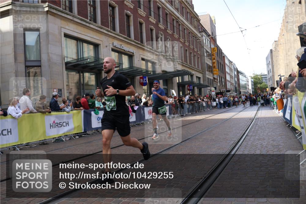13.09.2026 - 21. swb-Marathon Bremen Strokosch-Dieckow http://msf.ph/oto/10429255 13.09.2026 13:08:57 Ziel 1034, 1241, 2287, 2291, 2909, 3197, 4895, 4898, 5111, 5383, 7262, 8120, 8759, 8830, 9789, 9866, 9904, 10044, 715, 1925, 3110, 3276, 3330, 4033, 4384, 5377, 5517, 5636, 5696, 6842, 6906, 7064, 7121, 7262, 8555, 9240, 9411, 9702, 9867, 9906, 9911 meine-sportfotos.de