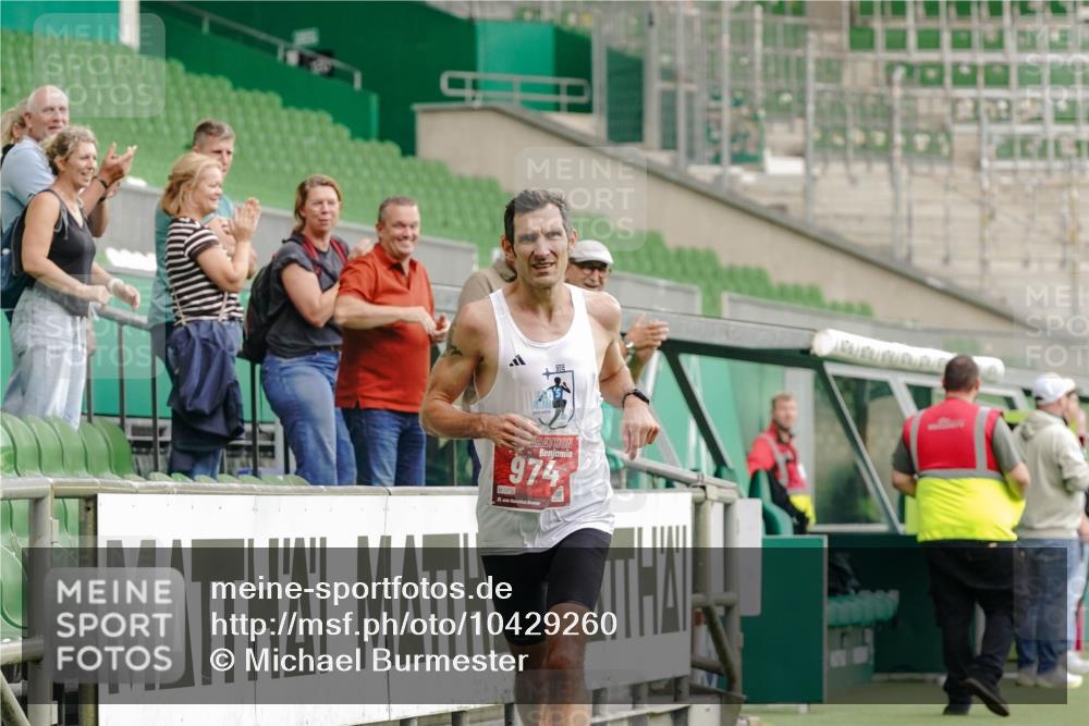 13.09.2026 - 21. swb-Marathon Bremen Michael Burmester http://msf.ph/oto/10429260 13.09.2026 12:03:16 Laufen im Stadion 626 meine-sportfotos.de