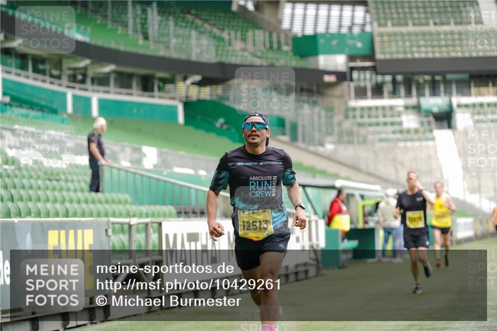 13.09.2026 - 21. swb-Marathon Bremen Michael Burmester http://msf.ph/oto/10429261 13.09.2026 10:20:36 Laufen im Stadion 10261, 10262, 10366, 10475, 10818, 10961, 10994, 11067, 11068, 11142, 11176, 11197, 11418, 11481, 11512, 11964, 12289, 12324, 12358, 12413, 12513, 12540, 13505, 13514, 13530, 13540, 13541, 13548, 13558, 13560, 13575, 13583, 13588, 13590, 13601, 13605, 13610, 13619, 13633, 13637, 10597, 12272, 12458, 13501, 13504, 13510, 13515, 13517, 13522, 13542, 13547, 13561, 13567, 13579, 13623, 13635 meine-sportfotos.de