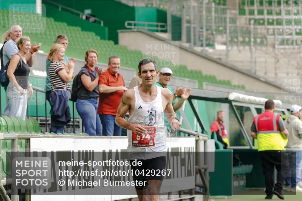 13.09.2026 - 21. swb-Marathon Bremen Michael Burmester http://msf.ph/oto/10429267 13.09.2026 12:03:17 Laufen im Stadion 626 meine-sportfotos.de