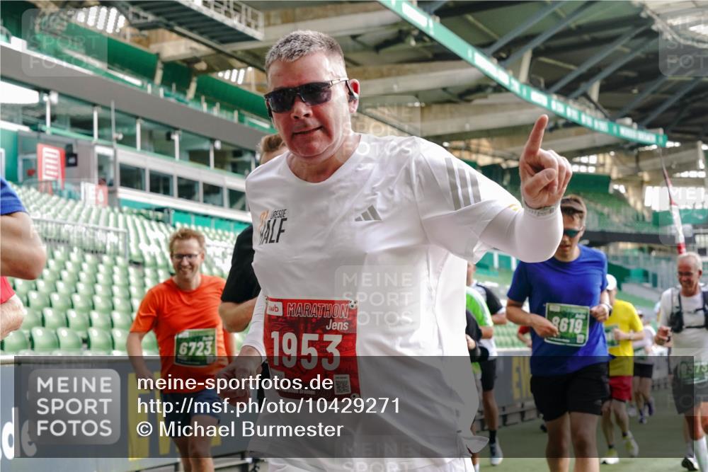 13.09.2026 - 21. swb-Marathon Bremen Michael Burmester http://msf.ph/oto/10429271 13.09.2026 13:26:58 Laufen im Stadion 186, 202, 357, 364, 390, 530, 597, 645, 726, 833, 1077, 1283, 1412, 1443, 1459, 1473, 1487, 1530, 1608, 1618, 1700, 1744, 1769, 1828, 1961, 2058, 2236, 2273, 2298, 2308, 2309, 2382, 2384, 2388, 2404, 2428, 2507, 2508, 2542, 2558, 2576, 2582, 2592, 2656, 2675, 2725, 2748, 2762, 2817, 2875, 2876, 2923, 2965, 2970, 3045, 3047, 3050, 3062, 3073, 3084, 3097, 3172, 3184, 3219, 3359, 3433, 3540, 3592, 3629, 3756, 3885, 3907, 3978, 4660 meine-sportfotos.de