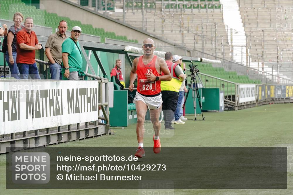 13.09.2026 - 21. swb-Marathon Bremen Michael Burmester http://msf.ph/oto/10429273 13.09.2026 12:03:18 Laufen im Stadion 626 meine-sportfotos.de
