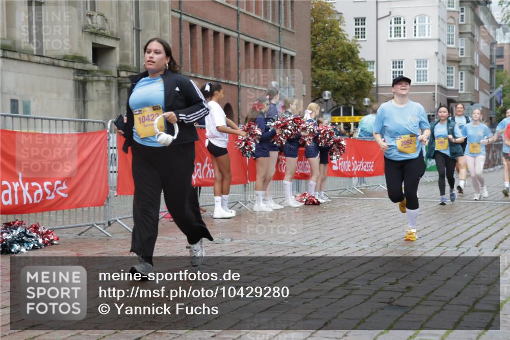 13.09.2026 - Kiel Lauf Yannick Fuchs http://msf.ph/oto/10429280 13.09.2026 11:10:13 Ziel 585, 1937, 3086, 3227, 4063, 5371, 9102, 9168, 9254, 10154, 12008, 12016, 12178, 12698, 508, 1074, 2337, 2992, 5843, 5867, 6908, 7111, 7683, 7826, 9665, 9967, 10352, 10423, 11013, 11208, 11428, 11429, 11884, 678, 2134, 2630, 3245, 6476, 9206, 9406, 10704, 11060, 11576, 5528, 7111, 10423 meine-sportfotos.de