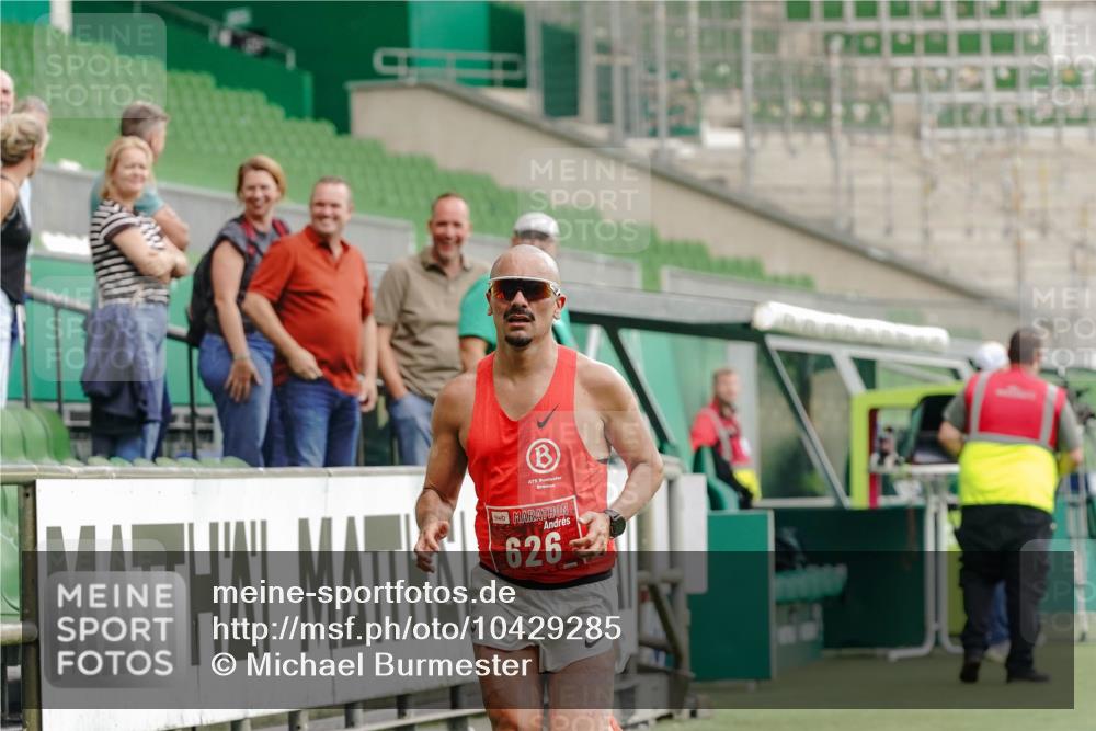 13.09.2026 - 21. swb-Marathon Bremen Michael Burmester http://msf.ph/oto/10429285 13.09.2026 12:03:20 Laufen im Stadion 626 meine-sportfotos.de