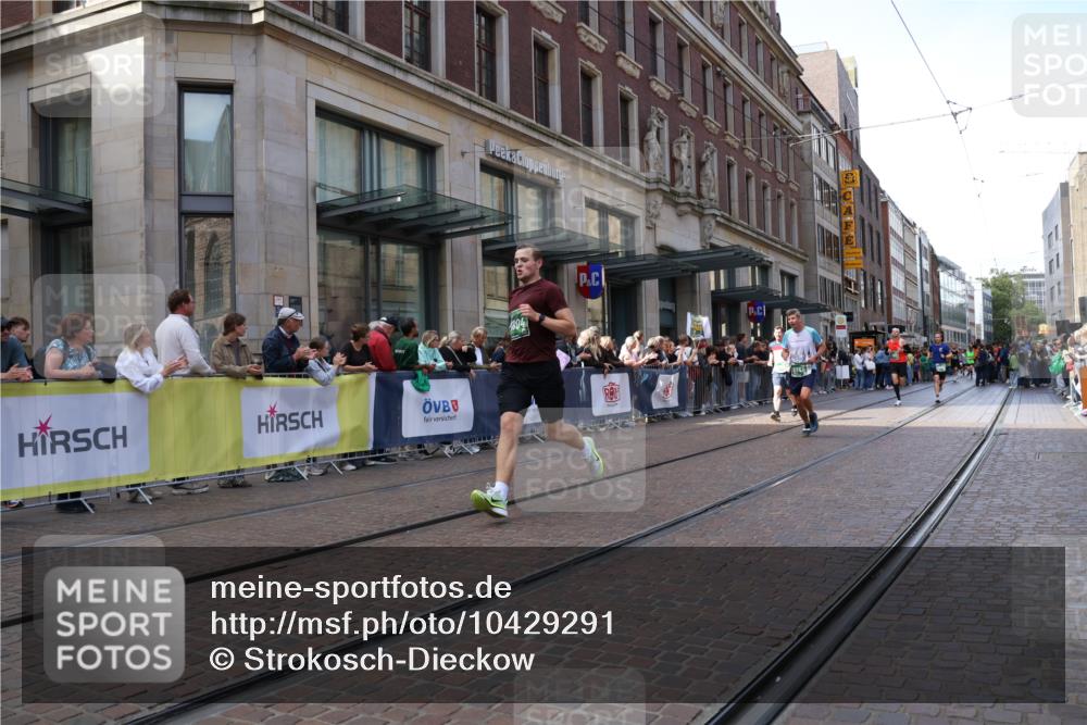 13.09.2026 - 21. swb-Marathon Bremen Strokosch-Dieckow http://msf.ph/oto/10429291 13.09.2026 13:09:03 Ziel 1034, 1241, 2291, 2909, 3197, 4895, 4898, 5111, 5383, 6652, 8759, 8830, 9789, 9866, 9904, 10044, 1925, 2287, 2291, 3110, 3330, 4384, 5377, 5517, 5636, 5696, 6906, 7262, 8120, 8555, 8830, 9240, 9411, 9702, 9867, 9906, 9911 meine-sportfotos.de