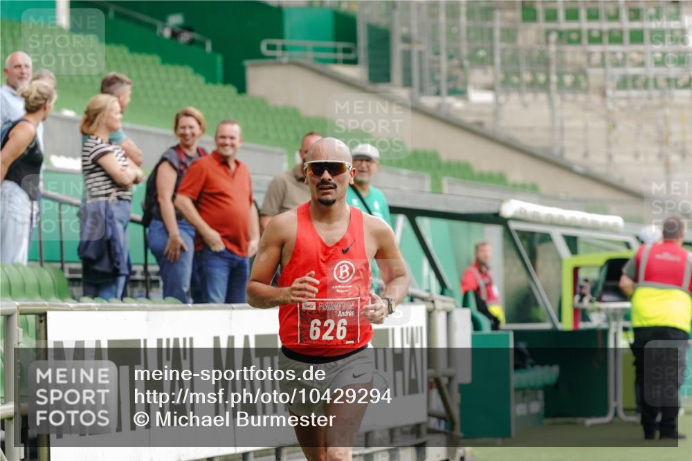 13.09.2026 - 21. swb-Marathon Bremen Michael Burmester http://msf.ph/oto/10429294 13.09.2026 12:03:20 Laufen im Stadion 626 meine-sportfotos.de