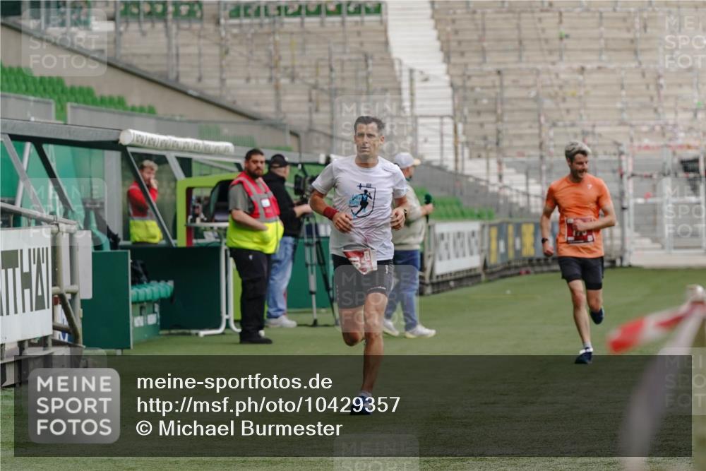 13.09.2026 - 21. swb-Marathon Bremen Michael Burmester http://msf.ph/oto/10429357 13.09.2026 12:05:34 Laufen im Stadion 176, 207, 1231, 1681, 1956 meine-sportfotos.de