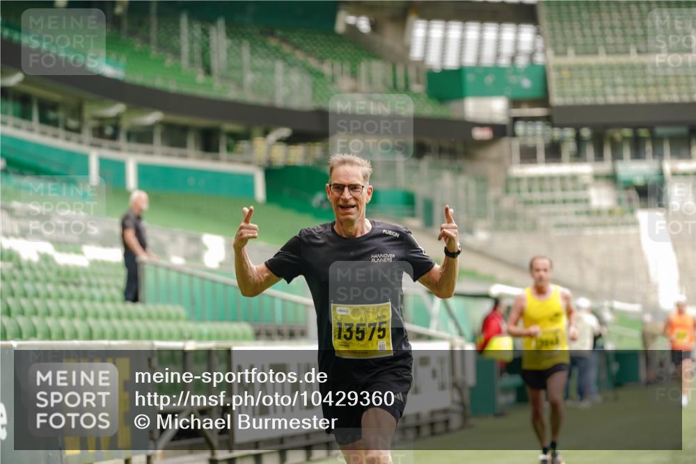 13.09.2026 - 21. swb-Marathon Bremen Michael Burmester http://msf.ph/oto/10429360 13.09.2026 10:20:40 Laufen im Stadion 10261, 10262, 10366, 10475, 10818, 10961, 10994, 11067, 11068, 11142, 11176, 11197, 11418, 11512, 11964, 12289, 12324, 12358, 12413, 12456, 12513, 12540, 13505, 13514, 13530, 13540, 13541, 13548, 13558, 13560, 13575, 13583, 13588, 13590, 13601, 13605, 13606, 13610, 13619, 13633, 13637, 10597, 12272, 12458, 13501, 13504, 13510, 13515, 13517, 13522, 13542, 13547, 13561, 13567, 13579, 13623, 13635 meine-sportfotos.de