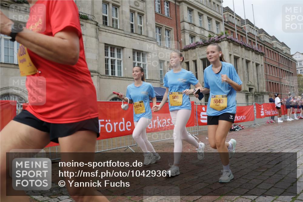 13.09.2026 - Kiel Lauf Yannick Fuchs http://msf.ph/oto/10429361 13.09.2026 11:10:20 Ziel 1937, 2630, 3086, 9102, 10704, 11060, 12008, 12016, 12178, 12698, 508, 585, 1074, 2337, 3086, 3227, 4063, 5371, 5843, 5867, 6908, 7683, 7826, 9168, 9254, 9665, 9967, 10154, 10352, 11013, 11208, 11428, 11429, 11884, 12008, 12016, 586, 678, 1334, 2134, 2175, 2176, 2177, 3245, 3716, 6476, 9206, 9406, 9916, 10090, 10101, 11576, 508, 1074, 2992, 5843, 5867, 7111, 7683, 10352, 10423, 11208 meine-sportfotos.de