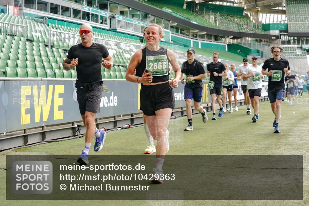 13.09.2026 - 21. swb-Marathon Bremen Michael Burmester http://msf.ph/oto/10429363 13.09.2026 13:03:16 Laufen im Stadion 150, 209, 210, 488, 596, 722, 725, 762, 881, 936, 940, 1014, 1163, 1250, 1343, 1458, 1460, 1479, 1611, 1649, 1653, 1771, 2223, 2276, 2292, 2345, 2364, 2378, 2421, 2434, 2513, 2625, 2666, 2668, 2779, 2851, 2900, 2934, 2977, 2987, 3013, 3044, 3114, 3135, 3163, 3164, 3187, 3248, 3258, 3294, 3334, 3360, 3392, 3402, 3454, 3460, 3496, 3510, 3527, 3576, 3579, 3585, 3597, 3603, 3618, 3721, 3846, 3852, 3859, 3893, 3938, 3970, 3983, 4000, 4077, 4133, 4506, 4558 meine-sportfotos.de