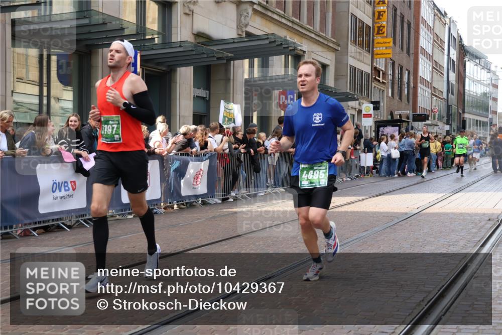 13.09.2026 - 21. swb-Marathon Bremen Strokosch-Dieckow http://msf.ph/oto/10429367 13.09.2026 13:09:07 Ziel 1034, 1241, 3197, 4473, 4895, 5111, 6652, 8759, 9789, 9866, 9904, 1925, 2287, 2291, 2909, 3110, 3330, 4384, 4898, 5383, 5517, 5636, 5696, 6906, 7262, 8120, 8830, 9240, 9867, 9906, 9911, 10044 meine-sportfotos.de