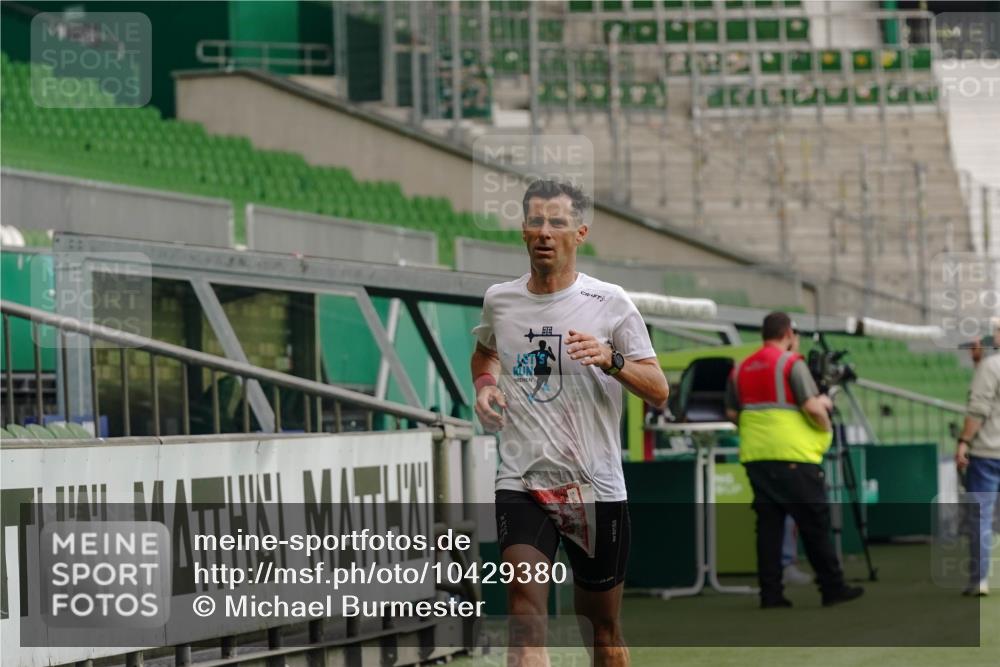 13.09.2026 - 21. swb-Marathon Bremen Michael Burmester http://msf.ph/oto/10429380 13.09.2026 12:05:36 Laufen im Stadion 176, 207, 1231, 1681, 1956 meine-sportfotos.de