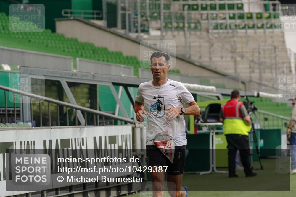 13.09.2026 - 21. swb-Marathon Bremen Michael Burmester http://msf.ph/oto/10429387 13.09.2026 12:05:37 Laufen im Stadion 176, 207, 1231, 1681, 1956 meine-sportfotos.de
