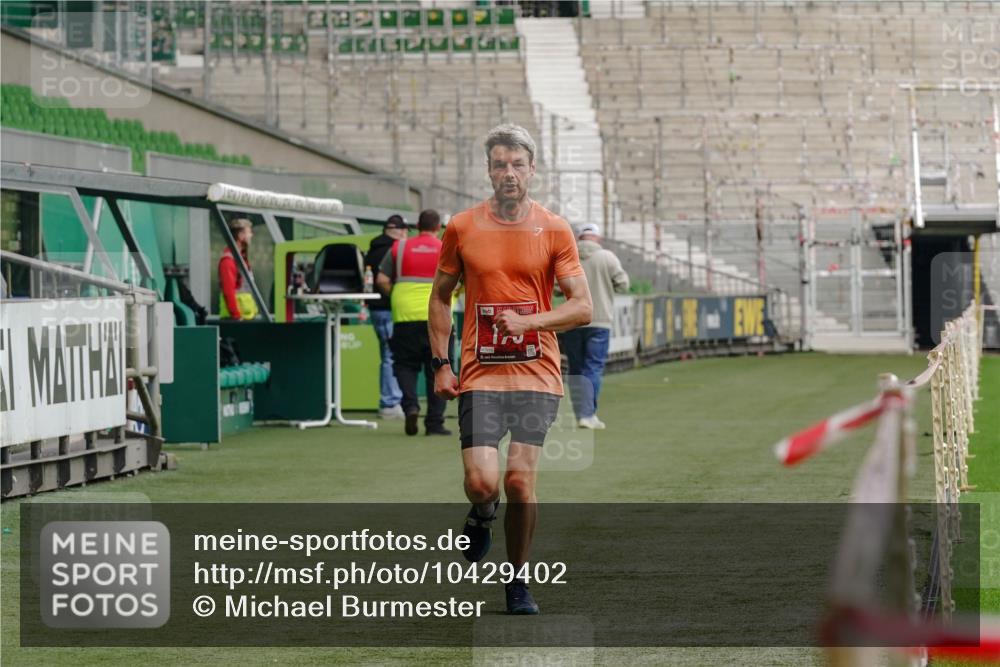 13.09.2026 - 21. swb-Marathon Bremen Michael Burmester http://msf.ph/oto/10429402 13.09.2026 12:05:39 Laufen im Stadion 176, 207, 1231, 1681, 1956 meine-sportfotos.de