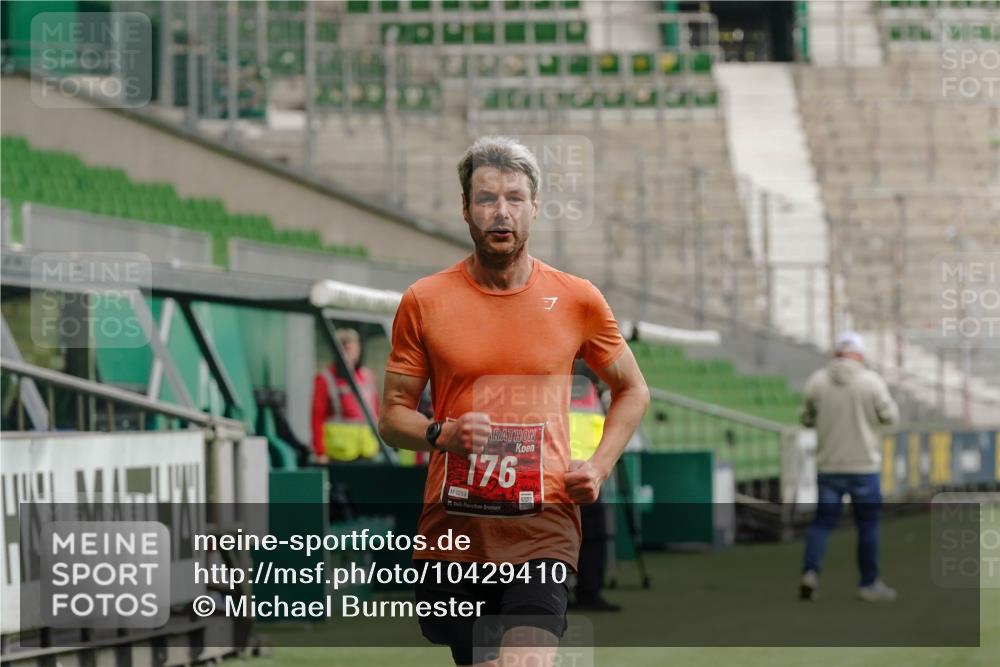 13.09.2026 - 21. swb-Marathon Bremen Michael Burmester http://msf.ph/oto/10429410 13.09.2026 12:05:40 Laufen im Stadion 176, 207, 1231, 1681, 1956 meine-sportfotos.de