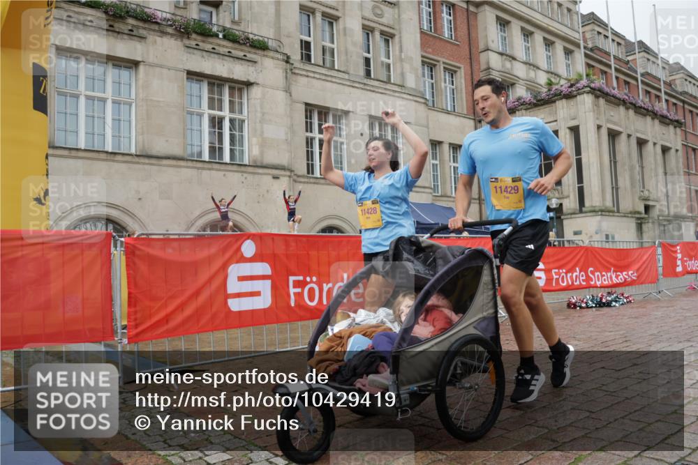13.09.2026 - Kiel Lauf Yannick Fuchs http://msf.ph/oto/10429419 13.09.2026 11:10:26 Ziel 678, 2630, 3245, 6476, 10704, 11060, 11576, 12178, 585, 1937, 2337, 3086, 3227, 4063, 5371, 6908, 9102, 9168, 9254, 9665, 9967, 10154, 11013, 11428, 11429, 11884, 12008, 12016, 12178, 12698, 586, 1334, 2134, 2175, 2176, 2177, 3716, 6409, 8491, 9206, 9406, 9916, 10090, 10101, 10550, 508, 1074, 5843, 5867, 6908, 7683, 7826, 9967, 10352, 11208, 11428, 11429 meine-sportfotos.de