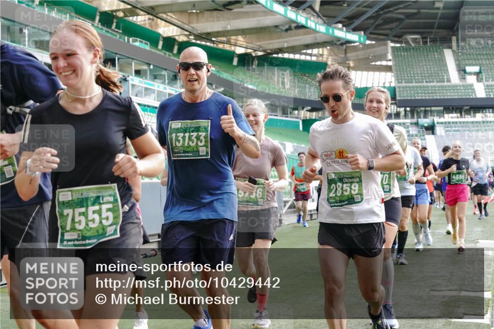 13.09.2026 - 21. swb-Marathon Bremen Michael Burmester http://msf.ph/oto/10429442 13.09.2026 13:27:05 Laufen im Stadion 186, 202, 357, 364, 390, 530, 597, 645, 726, 833, 888, 1077, 1283, 1412, 1473, 1487, 1530, 1608, 1618, 1700, 1744, 1769, 1828, 1961, 1984, 2236, 2273, 2298, 2309, 2382, 2384, 2388, 2404, 2428, 2507, 2508, 2542, 2558, 2576, 2582, 2592, 2656, 2675, 2725, 2748, 2817, 2875, 2876, 2923, 2965, 2970, 3045, 3047, 3050, 3062, 3073, 3084, 3097, 3172, 3184, 3219, 3359, 3433, 3540, 3592, 3629, 3756, 3885, 3907, 3978, 4457, 4660 meine-sportfotos.de