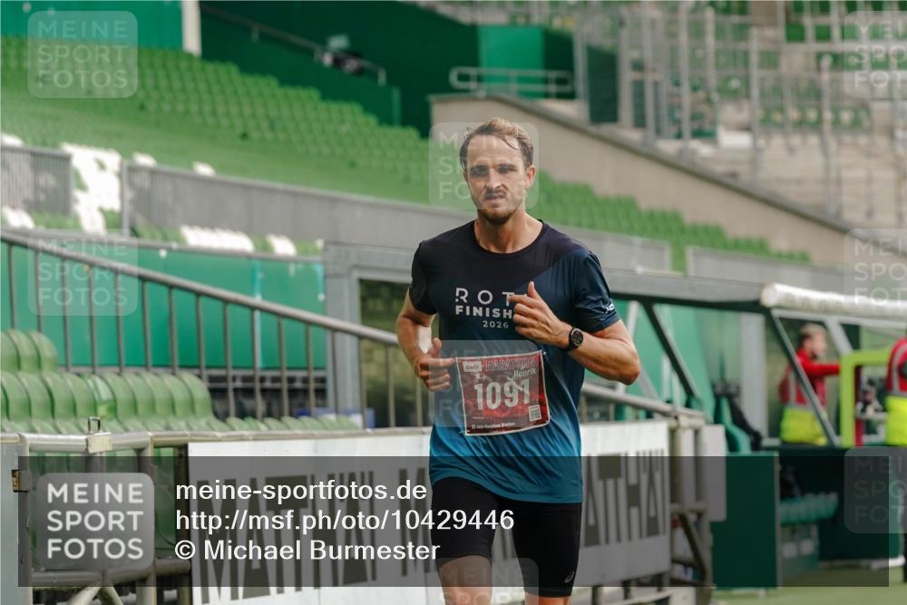 13.09.2026 - 21. swb-Marathon Bremen Michael Burmester http://msf.ph/oto/10429446 13.09.2026 12:06:21 Laufen im Stadion 176, 1091, 1681, 626 meine-sportfotos.de
