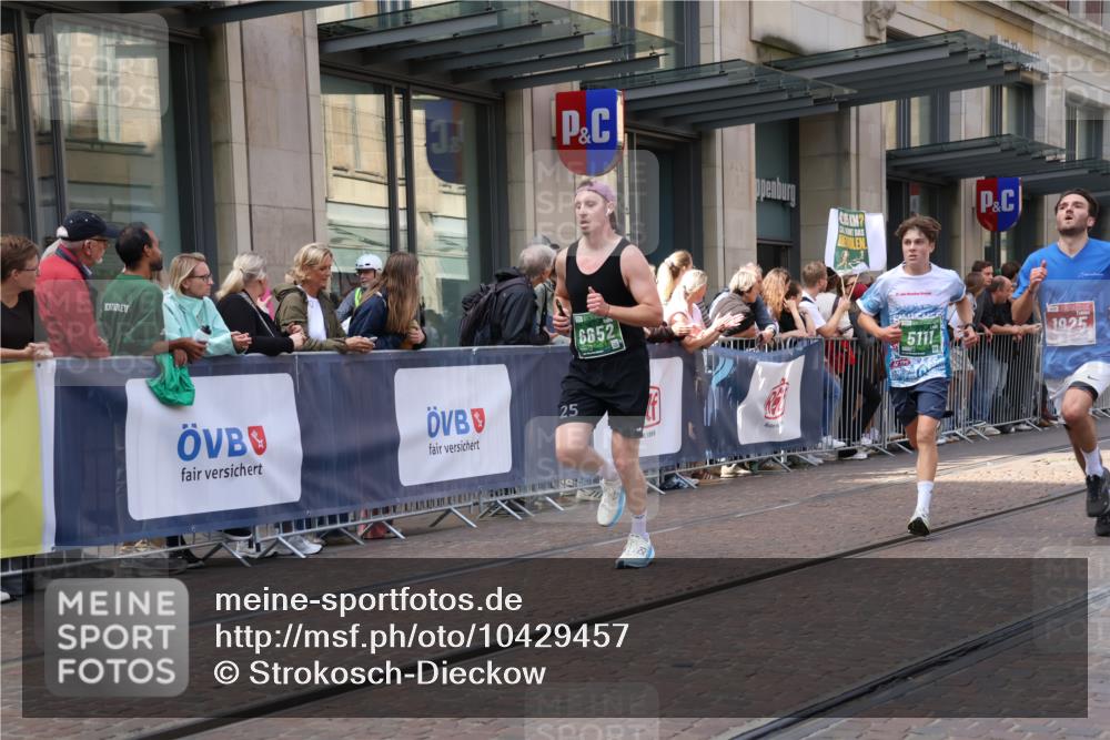 13.09.2026 - 21. swb-Marathon Bremen Strokosch-Dieckow http://msf.ph/oto/10429457 13.09.2026 13:09:14 Ziel 195, 1034, 3197, 4473, 4782, 4895, 5111, 6652, 8759, 9241, 9789, 9866, 1241, 1925, 2287, 2291, 2909, 4384, 4898, 5383, 5517, 5636, 5696, 7262, 8120, 8830, 9904, 9911, 10044 meine-sportfotos.de