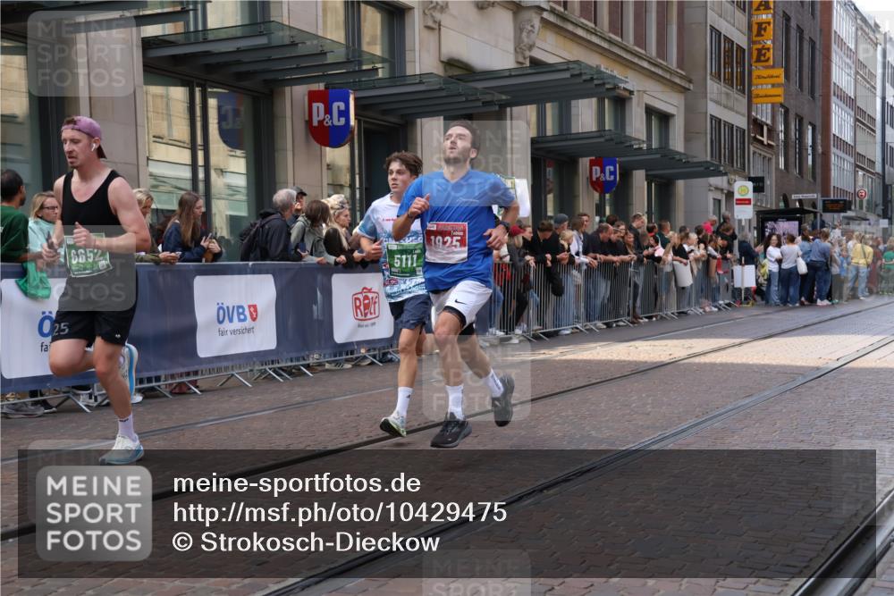 13.09.2026 - 21. swb-Marathon Bremen Strokosch-Dieckow http://msf.ph/oto/10429475 13.09.2026 13:09:14 Ziel 195, 1034, 3197, 4473, 4782, 4895, 5111, 6652, 8759, 9241, 9789, 9866, 1241, 1925, 2287, 2291, 2909, 4384, 4898, 5383, 5517, 5636, 5696, 7262, 8120, 8830, 9904, 9911, 10044 meine-sportfotos.de