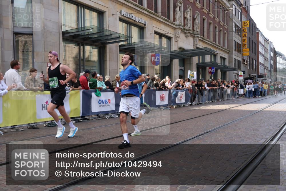 13.09.2026 - 21. swb-Marathon Bremen Strokosch-Dieckow http://msf.ph/oto/10429494 13.09.2026 13:09:15 Ziel 195, 1034, 3197, 4473, 4782, 4895, 5111, 6652, 8759, 9241, 9789, 9866, 1241, 1925, 2287, 2291, 2909, 4384, 4895, 4898, 5383, 5636, 5696, 7262, 8120, 8830, 9866, 9904, 9911, 10044 meine-sportfotos.de