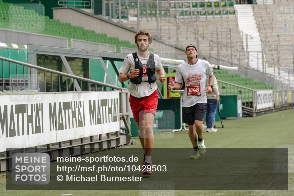 13.09.2026 - 21. swb-Marathon Bremen Michael Burmester http://msf.ph/oto/10429503 13.09.2026 12:10:17 Laufen im Stadion 692, 1046, 1651, 1671, 2054, 176, 1091, 1681 meine-sportfotos.de