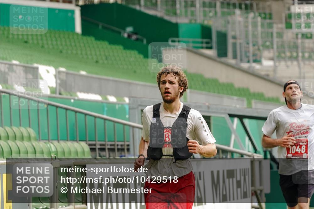 13.09.2026 - 21. swb-Marathon Bremen Michael Burmester http://msf.ph/oto/10429518 13.09.2026 12:10:19 Laufen im Stadion 692, 1046, 1651, 1671, 2054, 176, 1091, 1681 meine-sportfotos.de