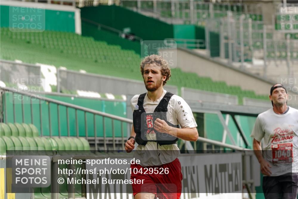13.09.2026 - 21. swb-Marathon Bremen Michael Burmester http://msf.ph/oto/10429526 13.09.2026 12:10:19 Laufen im Stadion 692, 1046, 1651, 1671, 2054, 176, 1091, 1681 meine-sportfotos.de