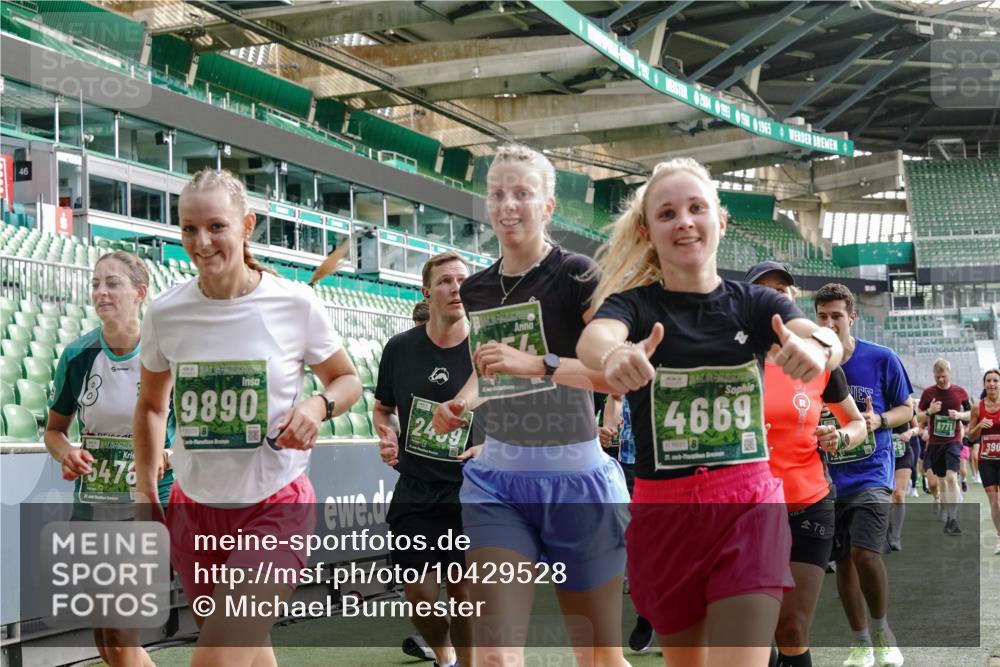 13.09.2026 - 21. swb-Marathon Bremen Michael Burmester http://msf.ph/oto/10429528 13.09.2026 13:27:09 Laufen im Stadion 186, 202, 357, 364, 390, 530, 597, 645, 726, 833, 888, 1077, 1283, 1412, 1473, 1487, 1530, 1608, 1618, 1700, 1744, 1769, 1828, 1961, 1984, 2236, 2273, 2309, 2382, 2384, 2388, 2404, 2428, 2502, 2507, 2508, 2542, 2558, 2576, 2582, 2592, 2656, 2675, 2725, 2748, 2817, 2875, 2876, 2923, 2965, 2970, 3045, 3047, 3050, 3062, 3073, 3084, 3097, 3172, 3184, 3219, 3359, 3433, 3540, 3592, 3629, 3756, 3885, 3907, 3978, 4457, 4660 meine-sportfotos.de