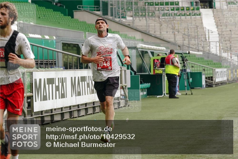 13.09.2026 - 21. swb-Marathon Bremen Michael Burmester http://msf.ph/oto/10429532 13.09.2026 12:10:20 Laufen im Stadion 692, 1046, 1651, 1671, 2054, 176, 1091, 1681 meine-sportfotos.de