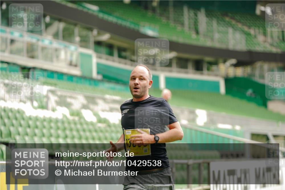 13.09.2026 - 21. swb-Marathon Bremen Michael Burmester http://msf.ph/oto/10429538 13.09.2026 10:20:51 Laufen im Stadion 10244, 10261, 10262, 10366, 10818, 10961, 10994, 11067, 11068, 11142, 11176, 11197, 11418, 11512, 11964, 12289, 12324, 12358, 12413, 12456, 12513, 12520, 12540, 13505, 13514, 13530, 13540, 13548, 13558, 13560, 13568, 13575, 13583, 13588, 13590, 13601, 13605, 13606, 13608, 13610, 13619, 13633, 13637, 10597, 12272, 12457, 12458, 13501, 13504, 13510, 13515, 13517, 13522, 13542, 13547, 13554, 13561, 13567, 13579, 13623, 13635 meine-sportfotos.de