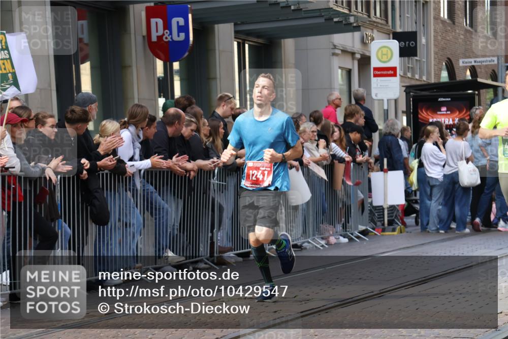13.09.2026 - 21. swb-Marathon Bremen Strokosch-Dieckow http://msf.ph/oto/10429547 13.09.2026 13:09:25 Ziel 195, 567, 1723, 1975, 2750, 4473, 4782, 8835, 9241, 9277, 9804, 1034, 1241, 2291, 2909, 3197, 4895, 4898, 5111, 5383, 6652, 8759, 8830, 9789, 9866, 9904, 10044 meine-sportfotos.de