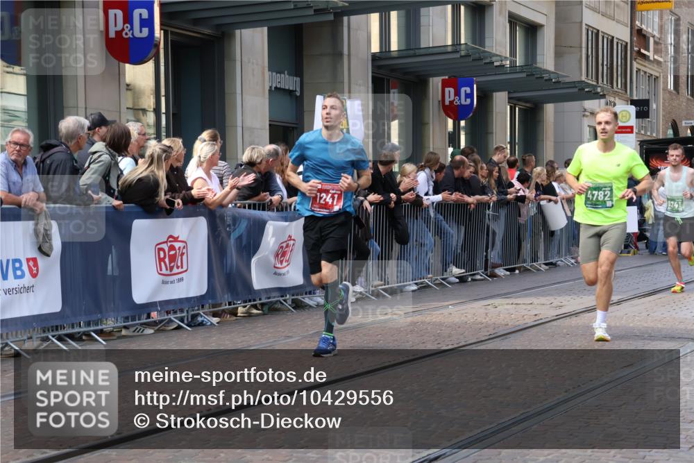 13.09.2026 - 21. swb-Marathon Bremen Strokosch-Dieckow http://msf.ph/oto/10429556 13.09.2026 13:09:26 Ziel 195, 567, 1723, 1975, 2750, 4473, 4782, 8835, 9241, 9277, 9804, 1034, 1241, 2291, 2909, 3197, 4895, 4898, 5111, 5383, 6652, 8759, 8830, 9789, 9866, 9904, 10044 meine-sportfotos.de