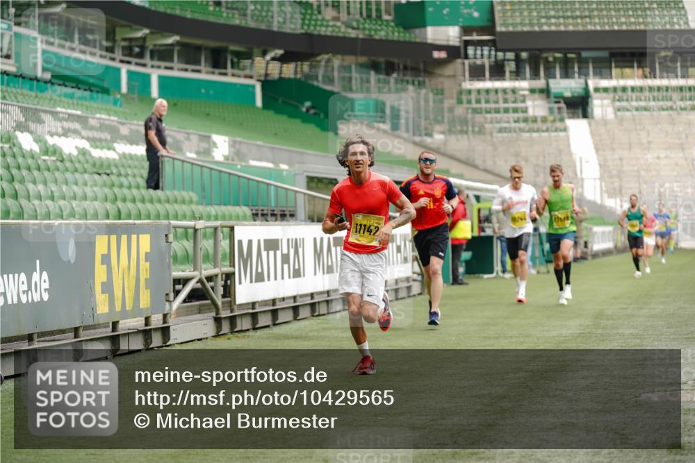 13.09.2026 - 21. swb-Marathon Bremen Michael Burmester http://msf.ph/oto/10429565 13.09.2026 10:20:53 Laufen im Stadion 10244, 10261, 10262, 10366, 10818, 10961, 10994, 11067, 11068, 11142, 11176, 11197, 11418, 11512, 11964, 12289, 12324, 12358, 12413, 12456, 12513, 12520, 12540, 13505, 13514, 13540, 13548, 13558, 13560, 13568, 13575, 13583, 13588, 13590, 13601, 13605, 13606, 13608, 13610, 13619, 13633, 13637, 10597, 12272, 12457, 12458, 13501, 13504, 13510, 13515, 13517, 13522, 13542, 13547, 13554, 13561, 13567, 13579, 13623, 13635 meine-sportfotos.de