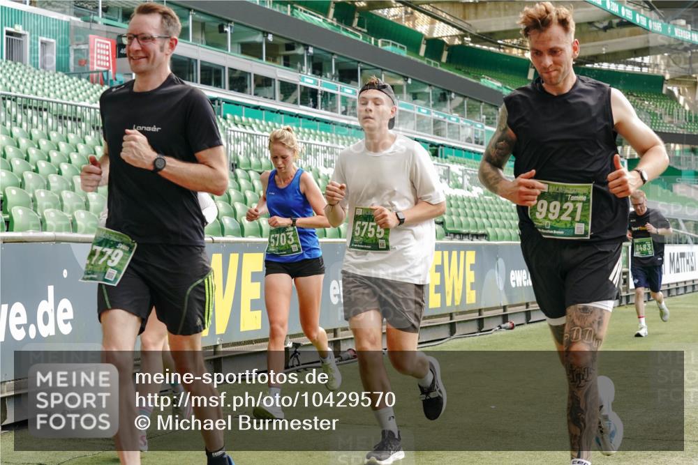13.09.2026 - 21. swb-Marathon Bremen Michael Burmester http://msf.ph/oto/10429570 13.09.2026 13:03:22 Laufen im Stadion 150, 209, 210, 488, 596, 722, 725, 762, 881, 936, 940, 1014, 1163, 1250, 1343, 1458, 1460, 1479, 1611, 1649, 1653, 1771, 2223, 2276, 2292, 2345, 2364, 2378, 2421, 2434, 2513, 2625, 2666, 2668, 2779, 2851, 2891, 2900, 2934, 2977, 2987, 3013, 3044, 3114, 3135, 3163, 3164, 3187, 3248, 3258, 3294, 3334, 3360, 3392, 3402, 3454, 3460, 3496, 3510, 3527, 3576, 3579, 3585, 3597, 3603, 3618, 3721, 3846, 3852, 3859, 3893, 3938, 3970, 3983, 4000, 4077, 4133, 4506, 4558 meine-sportfotos.de
