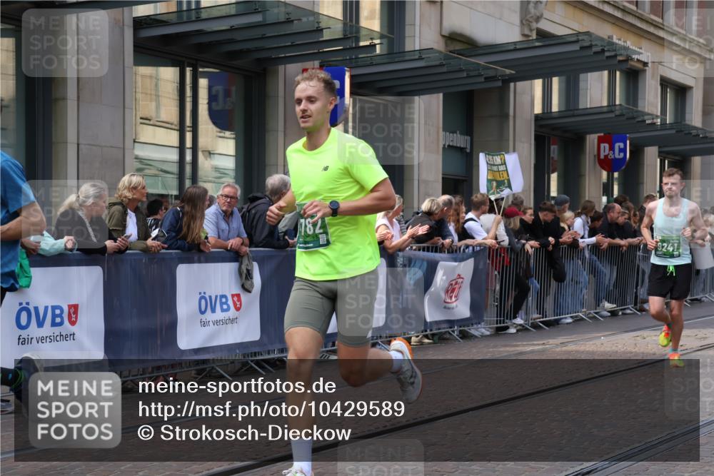 13.09.2026 - 21. swb-Marathon Bremen Strokosch-Dieckow http://msf.ph/oto/10429589 13.09.2026 13:09:28 Ziel 195, 567, 1723, 1975, 2750, 4473, 4782, 8835, 9241, 9277, 9804, 1034, 1241, 2291, 2909, 3197, 4895, 4898, 5111, 5383, 6652, 8759, 8830, 9789, 9866, 9904, 10044 meine-sportfotos.de