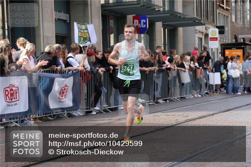 13.09.2026 - 21. swb-Marathon Bremen Strokosch-Dieckow http://msf.ph/oto/10429599 13.09.2026 13:09:29 Ziel 195, 567, 1723, 1975, 2750, 4473, 4782, 8835, 9241, 9277, 9804, 1034, 1241, 2909, 3197, 4895, 4898, 5111, 5383, 6652, 8759, 9789, 9866, 9904, 10044 meine-sportfotos.de