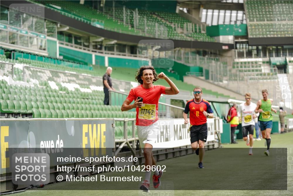 13.09.2026 - 21. swb-Marathon Bremen Michael Burmester http://msf.ph/oto/10429602 13.09.2026 10:20:54 Laufen im Stadion 10244, 10261, 10262, 10818, 10961, 10994, 11067, 11068, 11142, 11176, 11197, 11418, 11512, 11964, 12289, 12324, 12358, 12413, 12456, 12513, 12520, 12540, 13505, 13514, 13540, 13548, 13558, 13560, 13568, 13575, 13583, 13588, 13590, 13601, 13605, 13606, 13608, 13610, 13619, 13633, 13637, 10597, 12272, 12457, 12458, 13501, 13504, 13510, 13515, 13517, 13522, 13542, 13547, 13554, 13561, 13567, 13579, 13623, 13635 meine-sportfotos.de