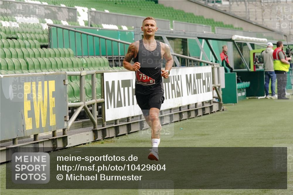 13.09.2026 - 21. swb-Marathon Bremen Michael Burmester http://msf.ph/oto/10429604 13.09.2026 12:11:23 Laufen im Stadion 614, 1046, 1651, 1671, 2054 meine-sportfotos.de