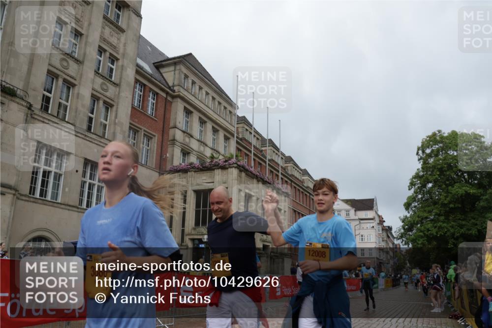 13.09.2026 - Kiel Lauf Yannick Fuchs http://msf.ph/oto/10429626 13.09.2026 11:10:44 Ziel 586, 1334, 2175, 2176, 2177, 3716, 6409, 6670, 8491, 9916, 10090, 10101, 10550, 11600, 585, 678, 1937, 2134, 2630, 3086, 3245, 6476, 9102, 9206, 9254, 9406, 10704, 11060, 11576, 12008, 12016, 12178, 12698, 1523, 2512, 2628, 5920, 6756, 6852, 7930, 8468, 10380, 10661, 11644, 585, 1937, 3086, 3227, 4063, 5371, 9168, 9254, 10154, 11884, 12008, 12016 meine-sportfotos.de