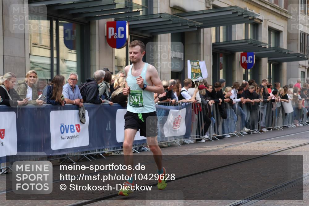 13.09.2026 - 21. swb-Marathon Bremen Strokosch-Dieckow http://msf.ph/oto/10429628 13.09.2026 13:09:29 Ziel 195, 567, 1723, 1975, 2750, 4473, 4782, 8835, 9241, 9277, 9804, 1034, 1241, 2909, 3197, 4895, 4898, 5111, 5383, 6652, 8759, 9789, 9866, 9904, 10044 meine-sportfotos.de
